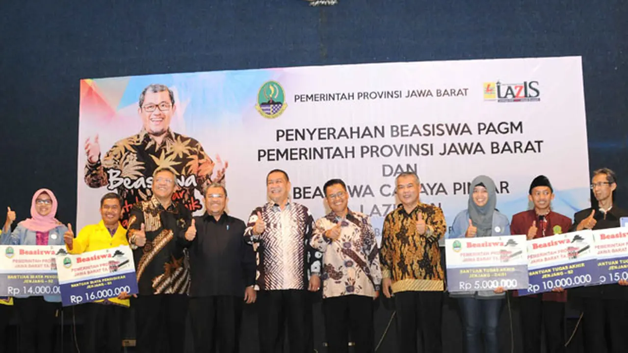 Pemprov Jabar Serahkan Beasiswa Bagi 6131 Mahasiswa Se-Jabar