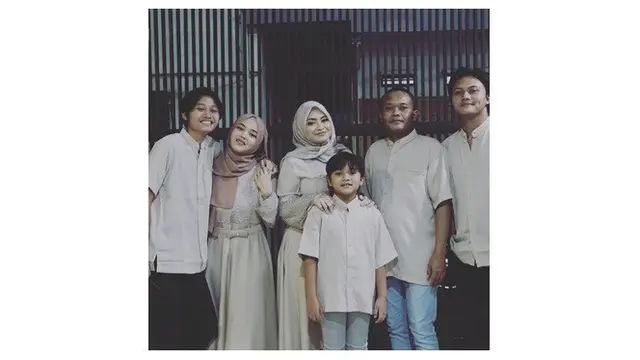 Potret 8 Keluarga Selebriti Rayakan Iduladha 2021, Kompak Banget