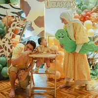 Tampilan Selebritis Tanah Air Hadir di Akikah Anak Zaskia Sungkar dan Irwansyah Instagram/@zaskiasungkar15