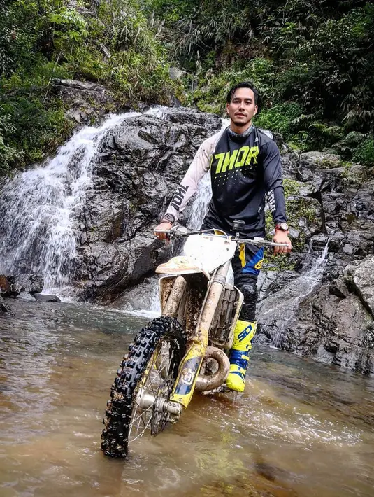 (Instagram/darius_sinathrya)