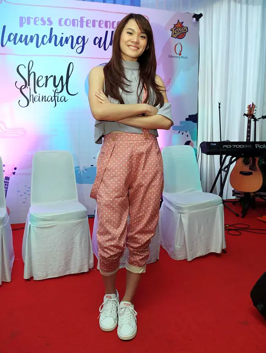 9 judul lagu disajikan Sheryl di album barunya ini, dalam penulisan lagu tersebut diakui Sheryl berdasarkan apa yang dialaminya. Ia pun juga merangkum segala emosinya, karena menurutnya ini cara paling mudah untuk berekspresi. (Deki Prayoga/Bintang.com)