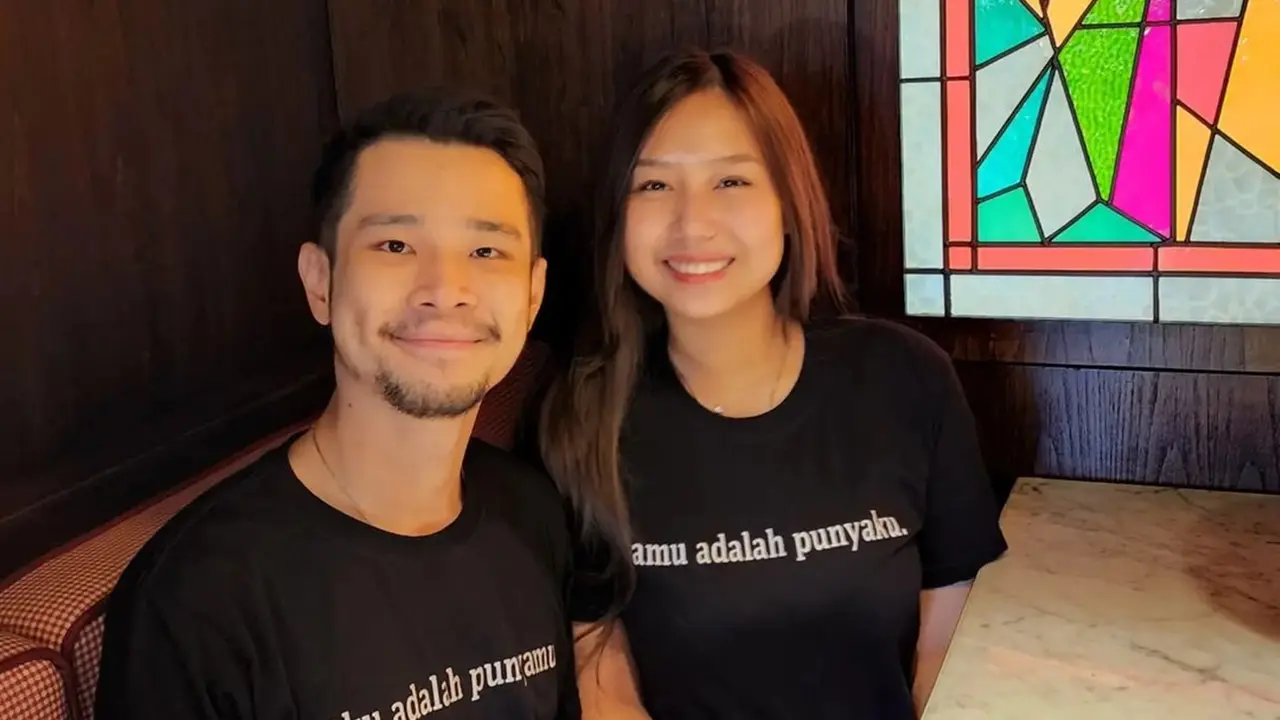 Momen Kompak Sisca Kohl dan Jess No Limit Pakai Baju Couple