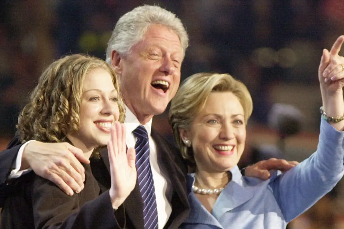 7-11-2000: Ibu Negara Hillary Clinton Terpilih Jadi Senator