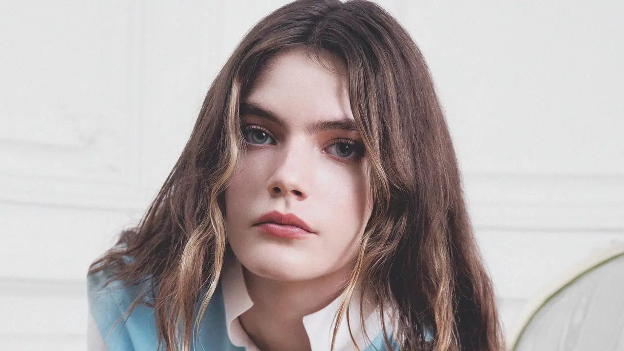 Pemain Bridgerton Florence Hunt Resmi Jadi Brand Ambassador Dior, Intip Pesona Menawannya