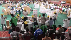 Suasana saat perekrutan pengendara Go-Jek  di Hall A Basket Senayan, Jakarta, Jumat (14/8/15). Fenomena ojek online dengan aplikasi di hanphone kini banyak diminati. (Liputan6.com/Herman Zakharia)
