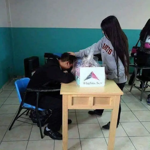 7 Potret Orang Patah Hati Usai Nembak Cewek Ini Bikin Simpati