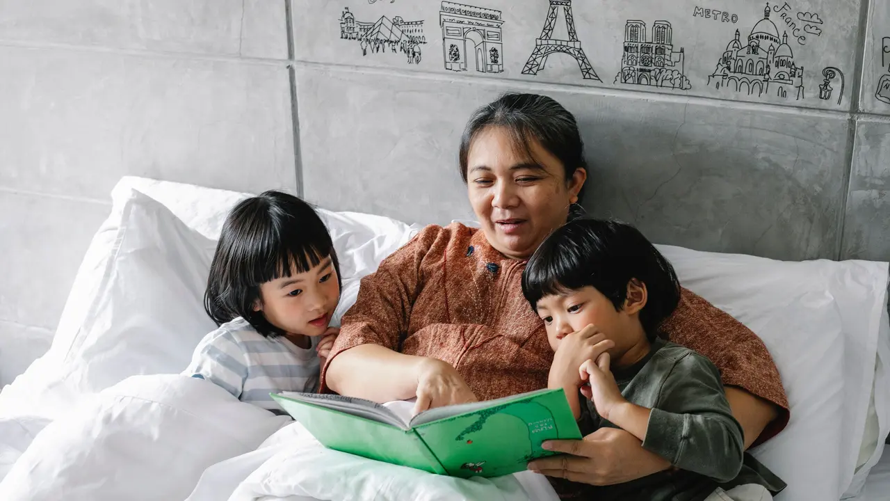 ilustrasi komunikasi untuk anak dengan gangguan pendengaran.
