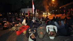Ratusan mahasiswa berunjuk rasa di depan Kampus IISIP Jakarta untuk menolak kenaikan harga BBM, Selasa (18/11/2014) (Liputan6.com/Miftahul Hayat)