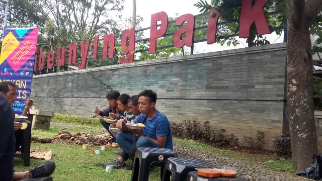 Maparin Tuangeun, dari Taman ke Taman Sambil Berbagi Makanan