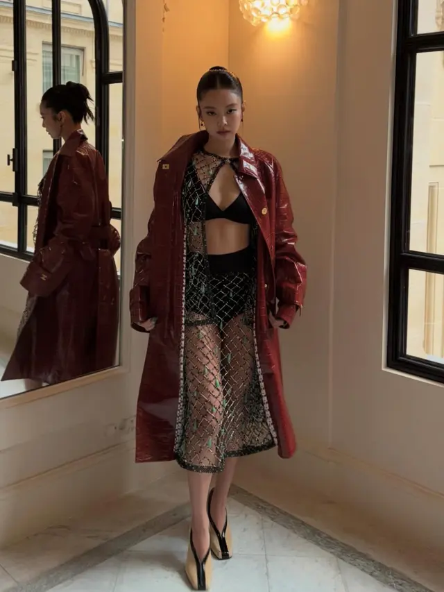 Jennie Blackpink saat hadir di Show Chanel Paris Fashion Week layak dijuluki human Chanel. [@jennierubyjane]
