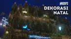 Beberapa pohon Natal dan ornamen lampu membuat gedung ini terasa begitu menarik.