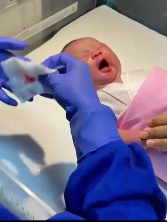 Tiara Pangestika istri Arief Muhammad melahirkan (Instagram/tiarapangestika)