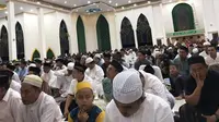 Suasana sholat tarawih di Masjid Agung Syuhada Mamuju pada Ramadan 1440 H yang lalu (Abdul Rajab Umar/Liputan6.com)