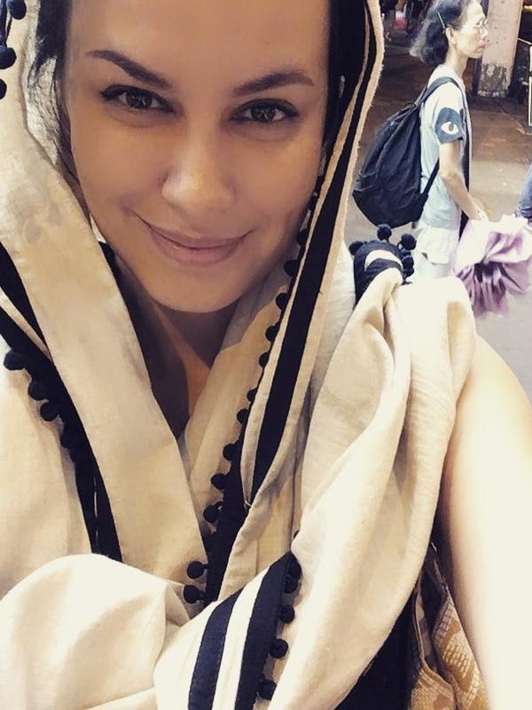 Sophia Latjuba saat Pakai Hijab (Sumber: Instagram/sophia_latjuba88)