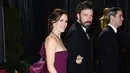 Ben Affleck dan Jennifer Garner akhirnya memiliki keputusan untuk kembali bersama menjalani rumah tangga. Menikah di tahun 2005, Ben dan Jenn telah memiliki tiga orang anak, Violet (11), Seraphina (8), dan Samuel (5). (AFP/Bintang.com)