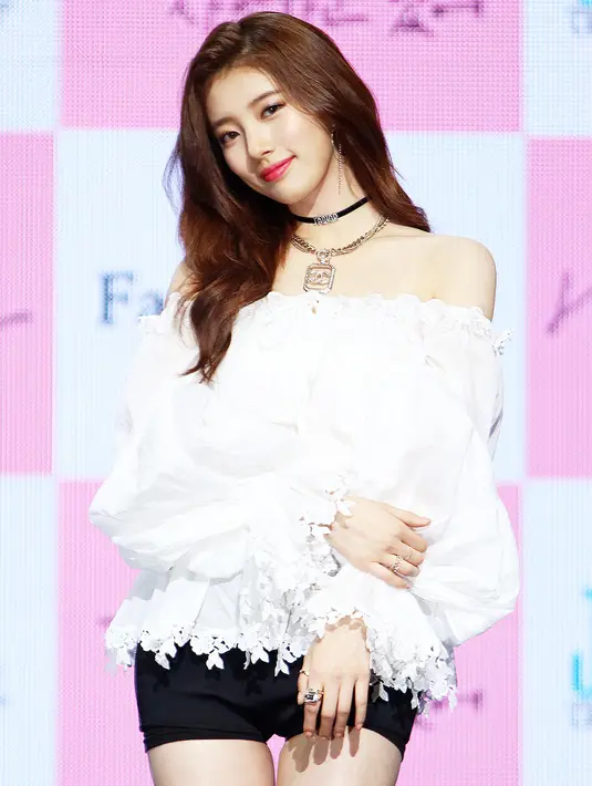 Bagi Suzy, penggemar merupakan segalanya. Pada sebuah kesempatan, Suzy mengatakan jika peggemarlah yang punya peran penting saat ia melewati masa sulit. (Foto: instagram.com/skuukzky)