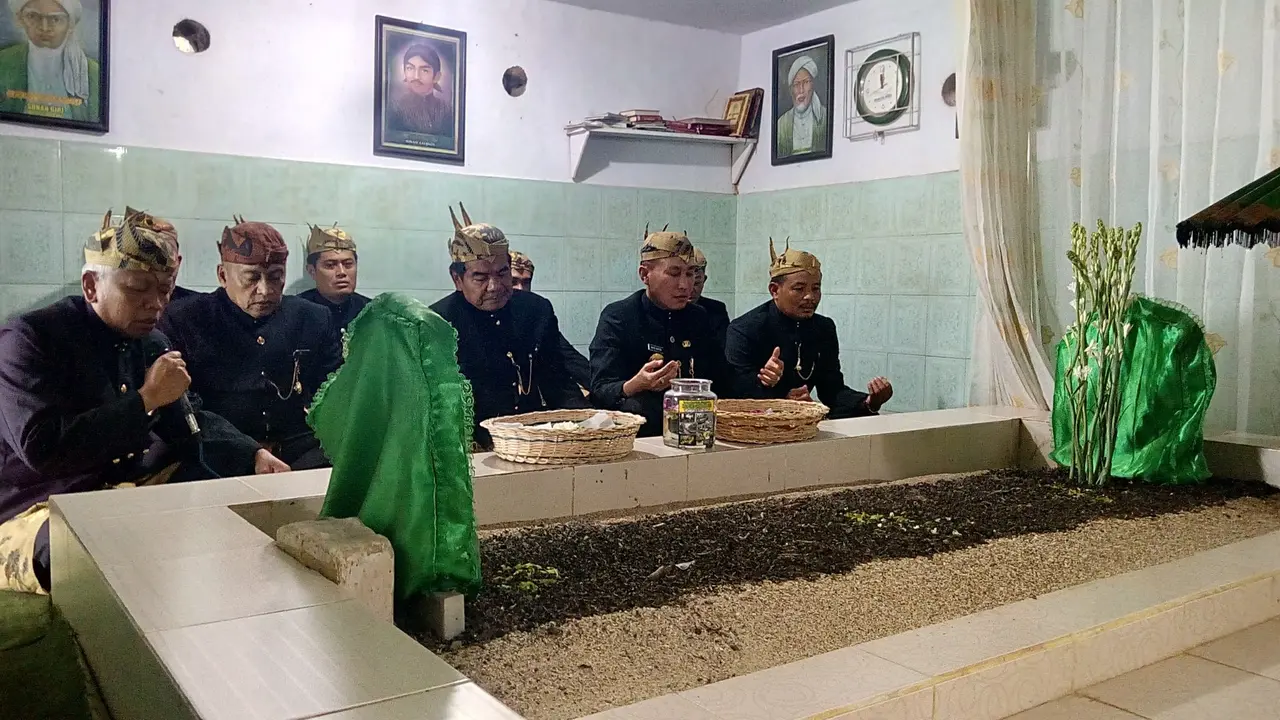 Ziarah ke Makam Tokoh di balik Cikal Bakal Berdirinya Malang