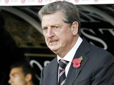 Gaya manajer Fulham, Roy Hodgson sebelum kick off laga melawan Liverpool di Craven Cottage, London, 31 Oktober 2009. AFP PHOTO/IAN KINGTON 