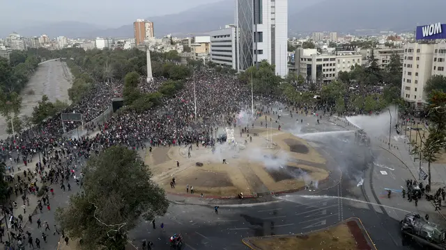 Protes Krisis Ekonomi, Demonstran Bentrok Dengan Polisi di Chile