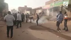 Aksi menuntut mundurnya Presiden Sudan menelan korban jiwa. Dua orang dinyatakan tewas dalam bentrokan dengan polisi.