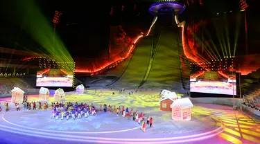 Para penampil berpartisipasi dalam upacara pembukaan acara olahraga musim dingin kedua Provinsi Hebei di Pusat Ski Jumping Nasional, Chongli, Kota Zhangjiakou, Provinsi Hebei, China, 21 Desember 2020. (Xinhua/Jin Haoyuan)