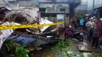 Sebuah rumah kos berlantai 3 di Jl. Bangka Barat IV RT. 03/07 Kelurahan Pela Mampang, Jakarta Selatam ambruk. (Foto: TMC Polda Metro Jaya)