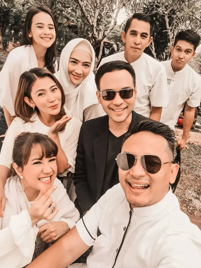 7 Potret Kebersamaan Metta Permadi dengan Pemain Suara Hati Istri: Anjani, Kompak