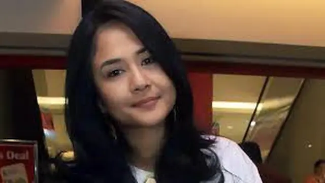 Ria Irawan Rambut Panjang