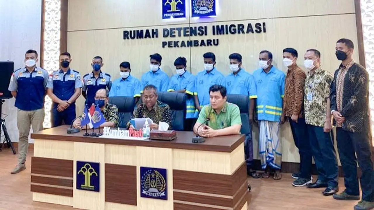 6 WNA Bangladesh yang dideportasi karena menjadi bagian sindikat perdagangan orang.