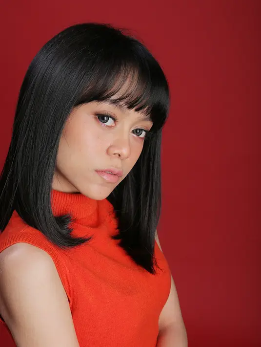 "Jadi nanti puasa ambil acara nyanyi aja. On air aja. Acara malem, subuh. Jadi nanti bisa buka bareng keluarga. Jadi ya nggak setiap hari juga bisa lebih sering sama keluarga kan kita ga tau ya umur sampai kapan," ucap Lesti. (Deki Prayoga/Bintang.com)