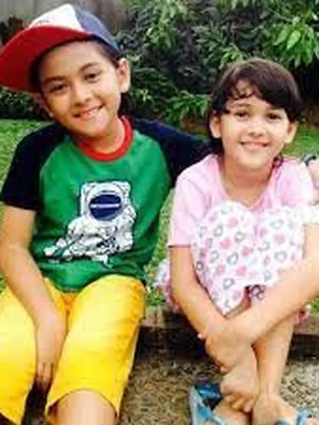 Rey Bong dan Sandrinna Michelle