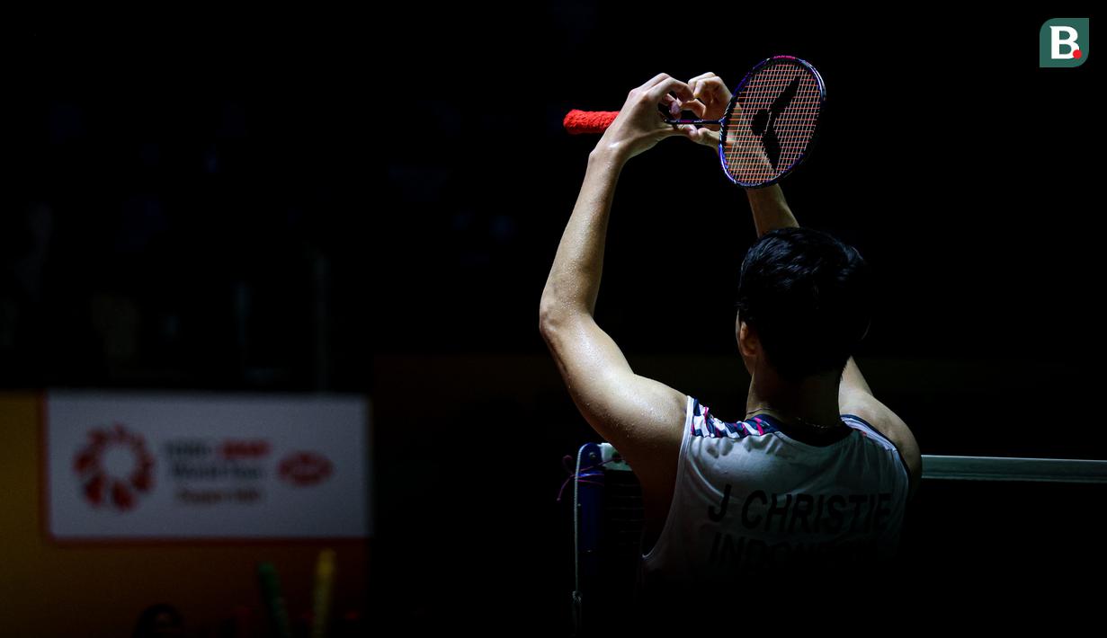 <p>Pebulu tangkis tunggal putra Indonesia, Jonatan Christie memberikan gestur hati setelah menang atas wakil Jepang, Kenta Nishimoto pada laga perempat final Indonesia Masters 2025 di Istora Senayan, Jakarta, Jumat (24/01/2025). (Bola.com/Bagaskara Lazuardi)</p>