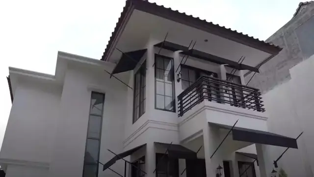 Potret dapur Michelle Ziudith yang unik dengan pintu rahasia (Sumber: YouTube/Michelle Ziudith)