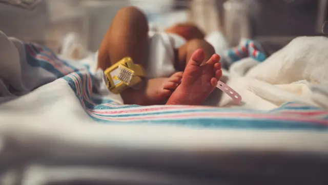 ilustrasi melahirkan newborn