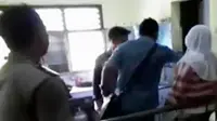 VIDEO: Diduga Mesum, Ketua Cabang Partai Digerebek Warga Binjai