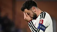 Gelandang Manchester United Portugal #08 Bruno Fernandes bereaksi selama Liga Champions UEFA, League Phase matchday 3, antara Como 1907 dan Manchester United di Stadio Giuseppe Sinigaglia di Como, Italia utara pada 21 Oktober 2026. (PIERO CRUCIATTI/AFP)