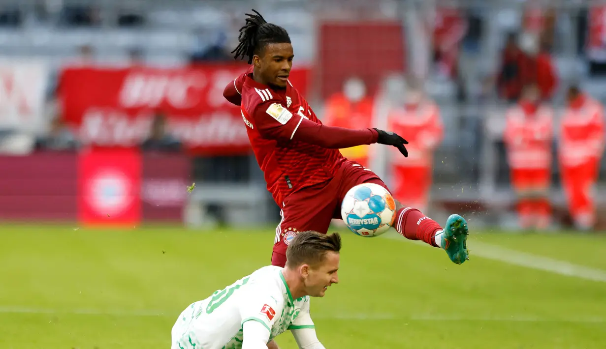 Omar Richards. Bek kiri Inggris berusia 24 tahun yang sejak awal musim 2022/2023 membela Nottingham Forest setelah dilepas Bayern Munchen ini sebelumnya didatangkan Die Roten secara gratis dari Reading pada awal musim 2021/2022. Hanya semusim membela Bayern Munchen, Omar Richards tercatat hanya tampil dalam 17 laga di semua ajang dengan torehan 1 assist. (AFP/Michaela Rehle)