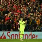 Megabintang Barcelona, Lionel Messi bereaksi saat penyerang Liverpool, Divock Origi merayakan gol pada laga kedua semifinal Liga Champions di Anfield, Selasa (7/5/2019). Barcelona menelan kekalahan mengejutkan ketika melawat ke markas Liverpool dengan skor 0-4 (agregat 3-4). (AP/Dave Thompson)