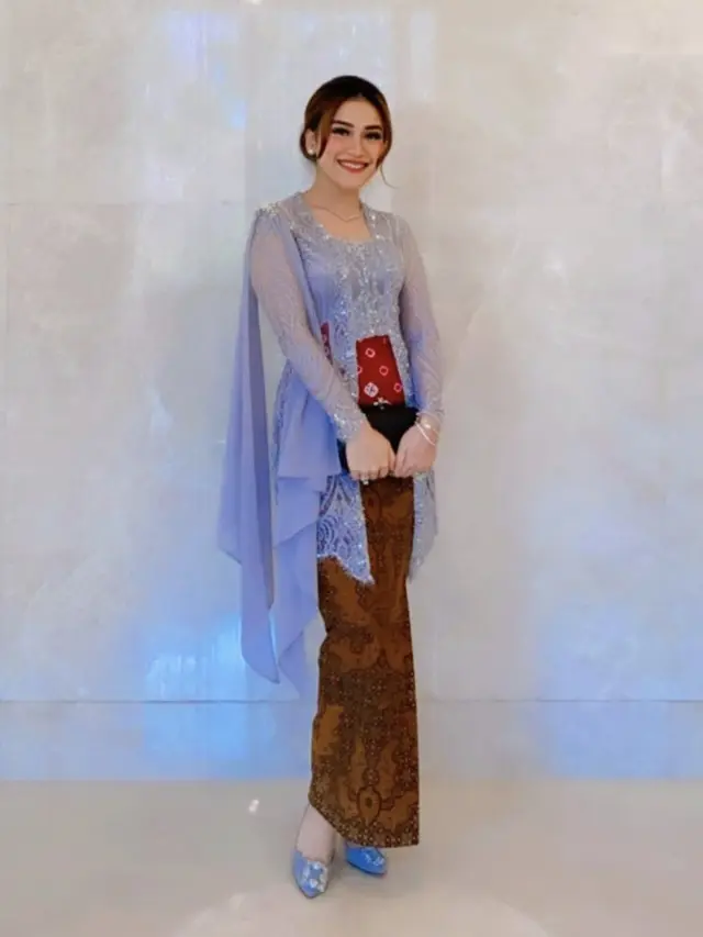 Hadir di Pernikahan Lesti-Billar, Ayu Ting Ting Tampil Kenakan Kebaya Kutu Baru/dok. Instagram @ayutingting92