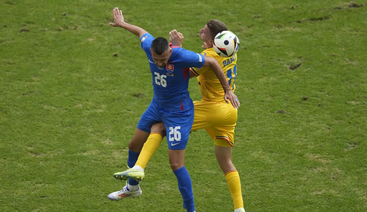 Poin ini sama dengan yang dimiliki Slovakia yang berada di peringkat tiga juga berhasil lolos ke babak 16 besar. (AP Photo/Darko Vojinovic)
