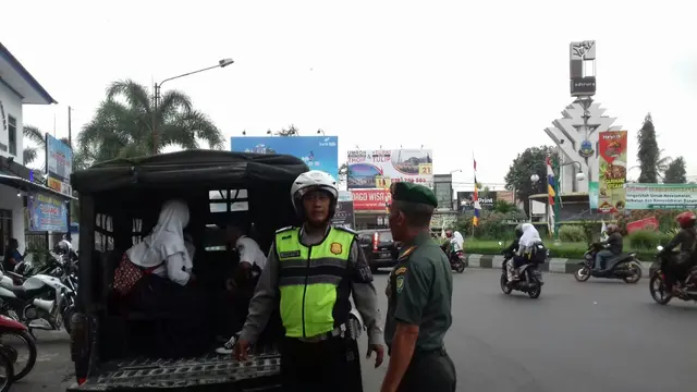 Tak Ada Angkot, Delman di Garut Pun Jadi