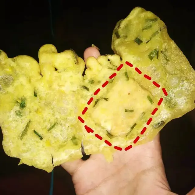 6 Potret Gorengan Lebih Banyak Tepung daripada Isi Ini Bikin Senyum Tipis