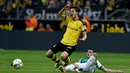 Julian Weigl adalah gelandang berusia 19 tahun milik Borussia Dortmund. Penampilan impresif musim ini membuatnya dipanggil membela Jerman di Piala Eropa 2016