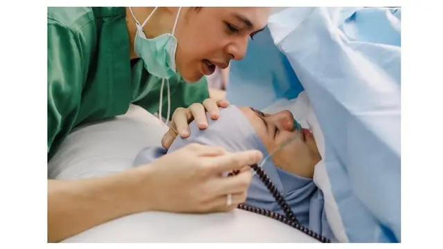 Momen 6 Seleb Pria Dampingi Istri Lahiran Anak Pertama, Penuh Haru Bahagia