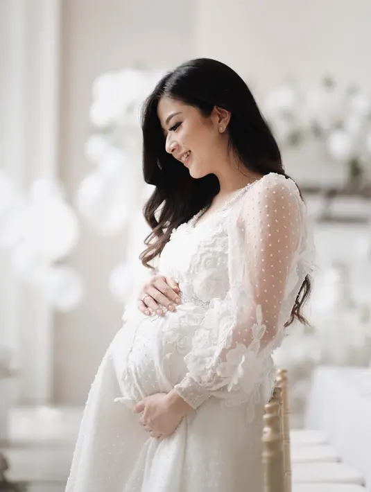 "Welcome to the world cute baby..," ujar akun mamofioian. "Selamat ceh.. Cantik banget.. Semoga jadi kebanggan yah," tulis akun cuscusncus. "Congrats yaaaah baby girlnya cantik bgt kaya mamanyaa," kata akun farida. (Foto: instagram.com/frandaaa87)