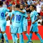 Neymar (kanan) melakukan selebrasi bersama rekan-rekannya usai mencetak gol ke gawang Manchester United pada pertandingan International Champions Cup di Landover, AS (27/7). Gol tunggal Neymar bawa Barcelona kalahkan MU 1-0. (AP Photo/Patrick Semansky)