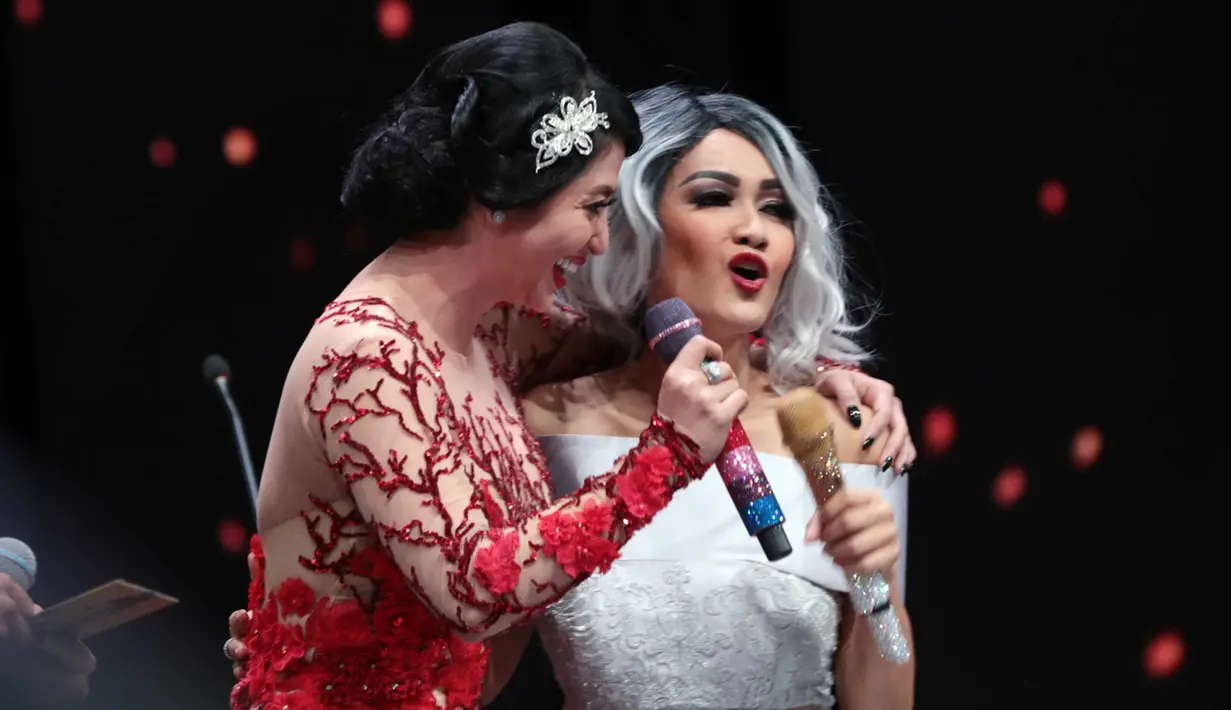 Tampak serius merencanakan duet, Jupe pun berharap ada produer yang bersedia memenuhi rencana duetnya dengan Depe. (Deki Prayoga/Bintang.com)