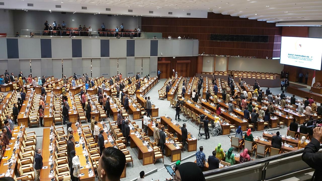 DPR menggelar rapat Paripurna ke-7 yang membuka massa sidang kedua pada Senin (13/1/2020).