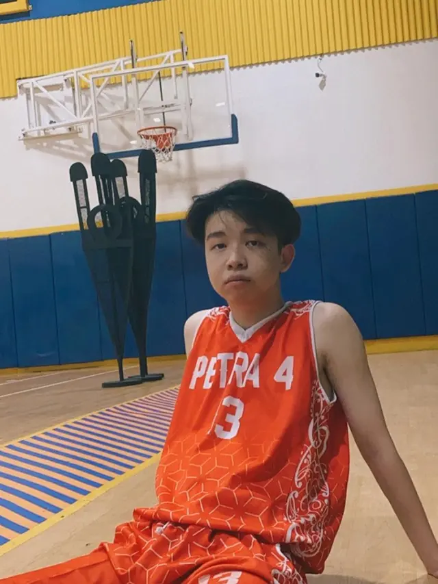5 Potret Stanley Hao Saat di Lapangan Basket, TikTokers Hits Surabaya