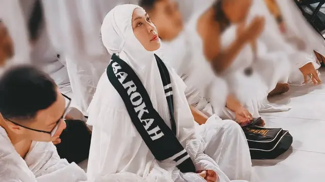 Angelina Sondakh saat Umroh